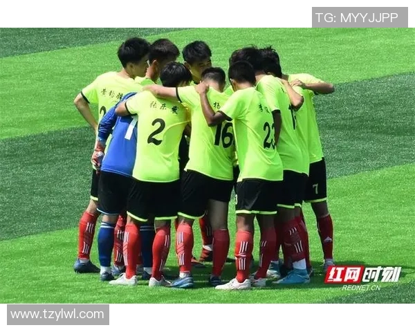 国足球比赛激战正酣球迷热情高涨期待精彩表现与胜利归来